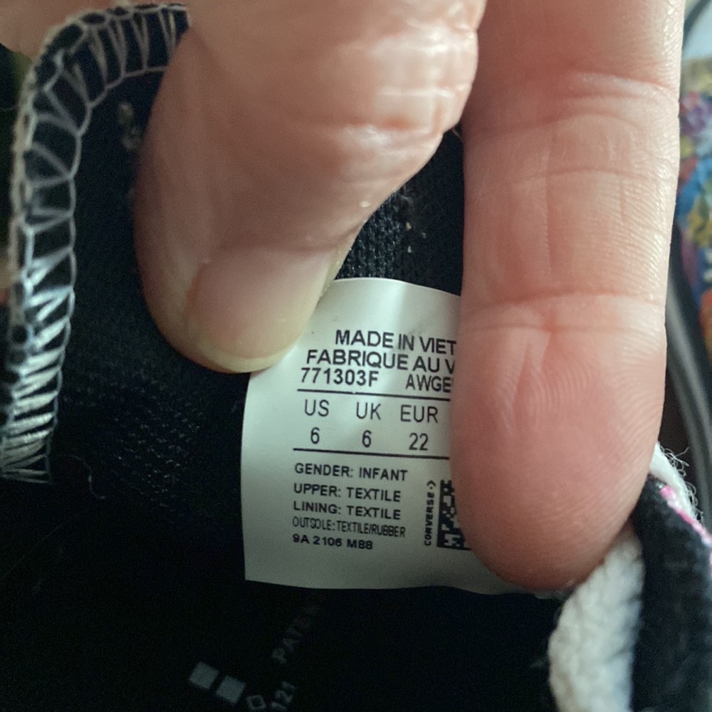 Toddler size 6 floral converse tennis shoes - Picture 4 of 4